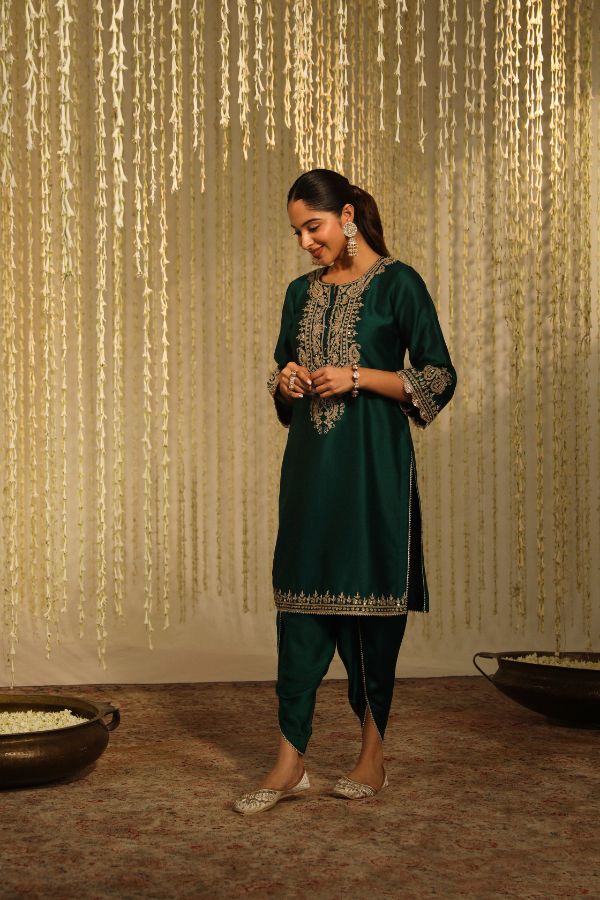 Amayra Green Kurta Set- side view