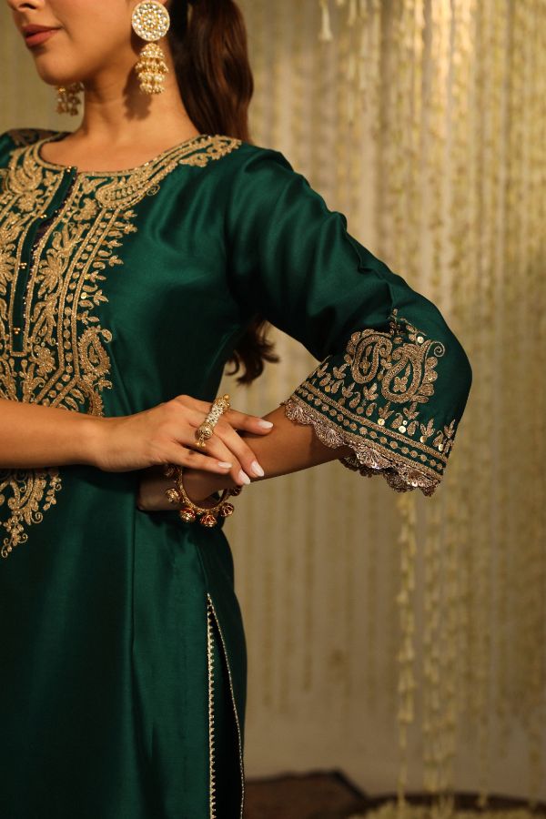 Amayra Green Kurta Set- close view